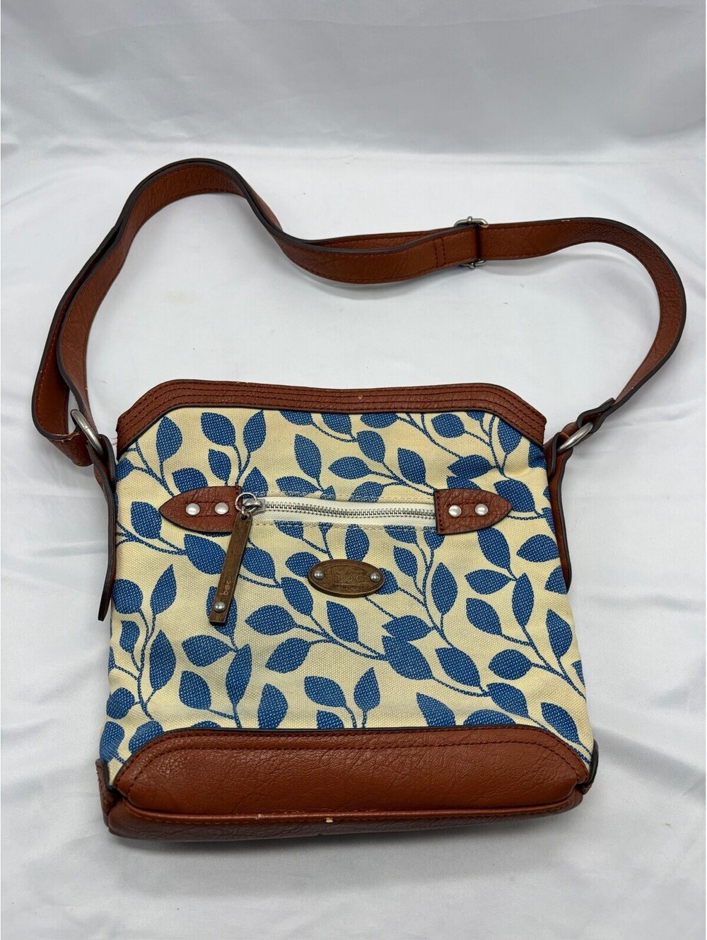 b.ø.c Born Concept Crossbody Bag Cream Blue Faux Leather Canvas Leaf Print Purse